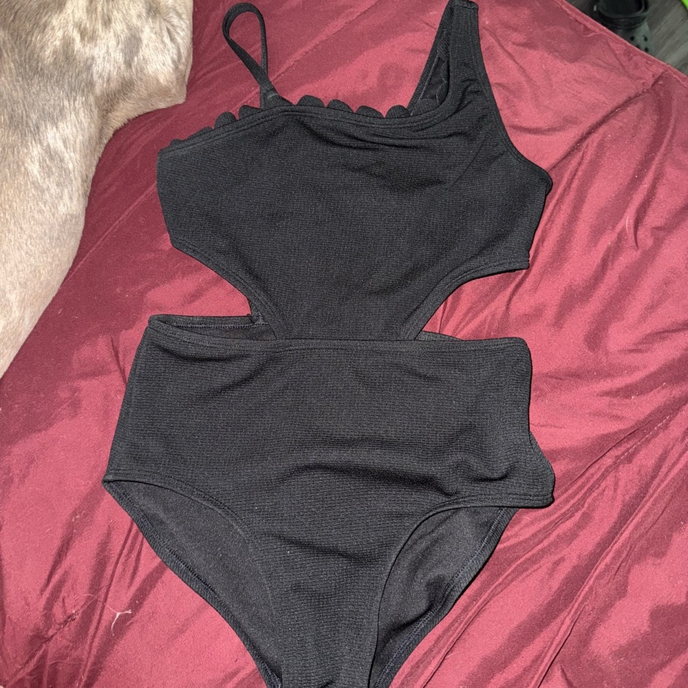 Girls Black Cutout One-Piece Swimsuit – Size L (10/12) – Scallop Trim